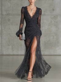 Delphine | Maxikleid aus Spitze mit Raffung und Beinschlitz