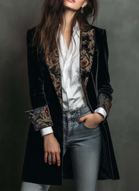 Regina | Taillierter Blazer mit Barockdruck in Schwarz