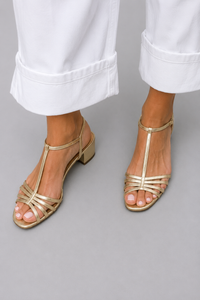 Elisetta | Goldene Sandalen mit schmalen Riemen
