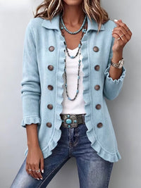 Perrine | Ripp-Strickjacke in Puderblau mit Rüschen