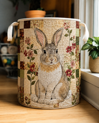 Philippa | Handgesteppter Wäschekorb mit Kaninchen im Cottage-Patchwork
